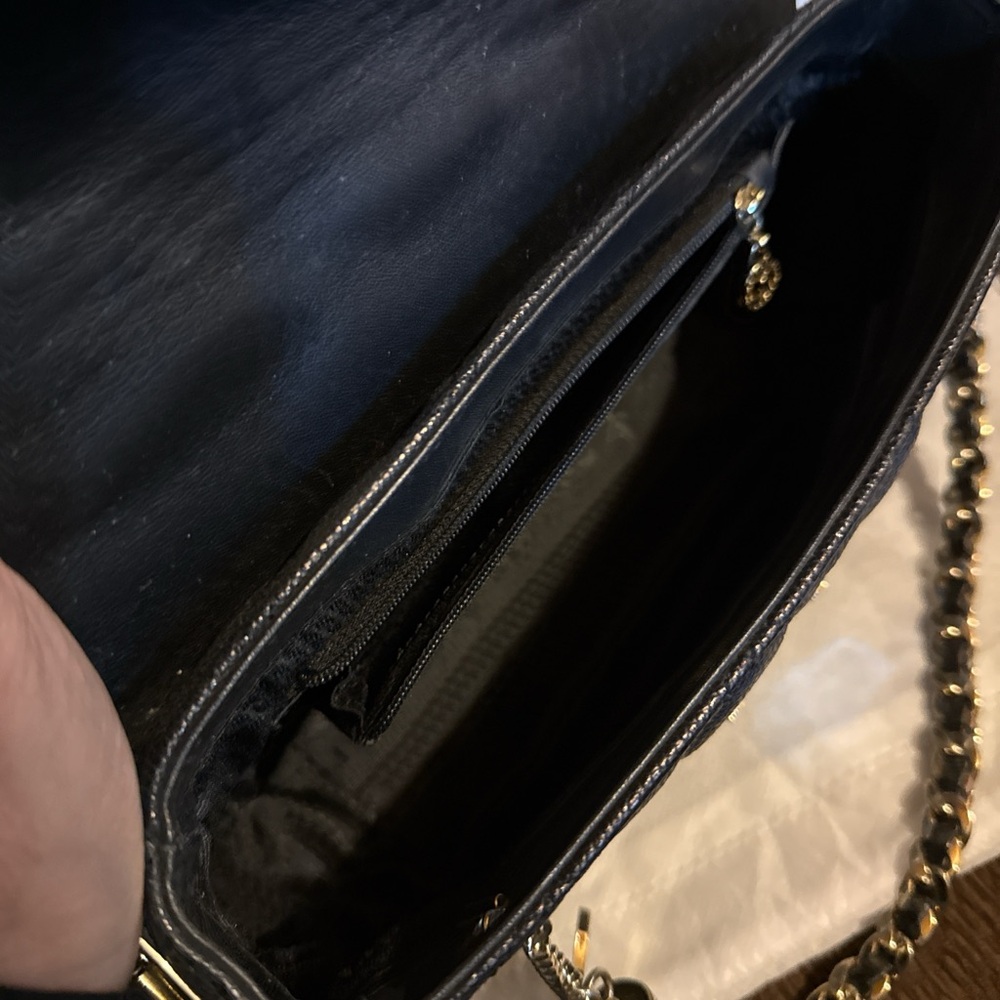 MetroCity Black Quilted Leather Crossbody Bag - Picture 4 of 4